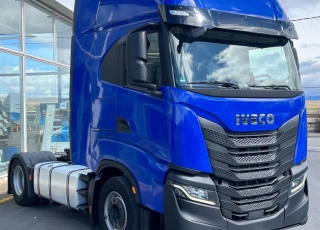 Tractor unit IVECO AS440S48TP, HiWay, Euro6, 2020, 331.222km.