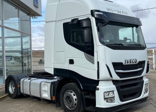 Tractor unit IVECO AS440S48TP , HiWay, Euro6, 2019, 430.082km.
