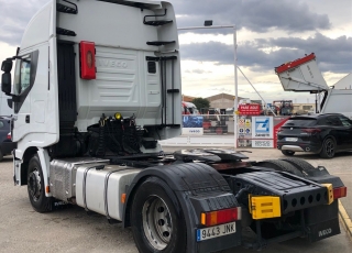 Cabeza tractora IVECO AS440S48TP, 
Hi Way,  Euro6, 
Automática con intarder, 
Del año 2016, 
Con 564.296km.
Neumáticos  315/80R22.5  Precio 33.500€+IVA, con tractora reacondicionada y con 24 meses de garantía de cadena cinemática o 750.000km lo que antes ocurra.