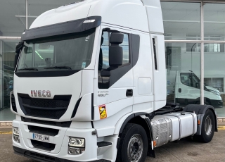 Cabeza tractora IVECO AS440S48TP, 
Hi Way,  Euro6, 
Automática con intarder, 
Del año 2016, 
Con 597.033km.
Neumáticos  385/55R22.5 y 315/70R22.5  Precio 33.500€+IVA, con tractora reacondicionada y con 12 meses de garantía de cadena cinemática o 750.000km lo que antes ocurra.