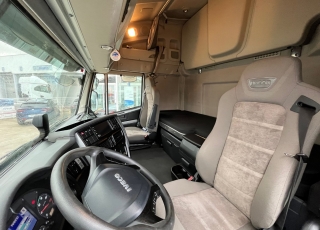 Cabeza tractora IVECO AS440S48TP, 
Hi Way,  Euro6, 
Automática con intarder, 
Del año 2016, 
Con 597.033km.
Neumáticos  385/55R22.5 y 315/70R22.5  Precio 33.500€+IVA, con tractora reacondicionada y con 12 meses de garantía de cadena cinemática o 750.000km lo que antes ocurra.