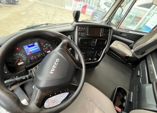 Cabeza tractora IVECO AS440S48TP, 
Hi Way,  Euro6, 
Automática con intarder, 
Del año 2016, 
Con 597.033km.
Neumáticos  385/55R22.5 y 315/70R22.5  Precio 33.500€+IVA, con tractora reacondicionada y con 12 meses de garantía de cadena cinemática o 750.000km lo que antes ocurra.