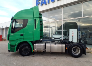 Cabeza tractora IVECO AS440S48TP, 
Hi Way,  Euro6, 
Automática con intarder, 
Del año 2016, 
Con 588.129km.
Neumáticos 385/65R22.5 315/80R22.5  Precio 33.500€+IVA, con tractora reacondicionada y con 12 meses de garantía de cadena cinemática o 750.000km lo que antes ocurra.