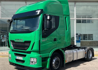 Cabeza tractora IVECO AS440S48TP, 
Hi Way,  Euro6, 
Automática con intarder, 
Del año 2016, 
Con 588.129km.
Neumáticos 385/65R22.5 315/80R22.5  Precio 33.500€+IVA, con tractora reacondicionada y con 12 meses de garantía de cadena cinemática o 750.000km lo que antes ocurra.