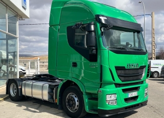 Cabeza tractora IVECO AS440S48TP, 
Hi Way,  Euro6, 
Automática con intarder, 
Del año 2016, 
Con 588.129km.
Neumáticos 385/65R22.5 315/80R22.5  Precio 33.500€+IVA, con tractora reacondicionada y con 12 meses de garantía de cadena cinemática o 750.000km lo que antes ocurra.