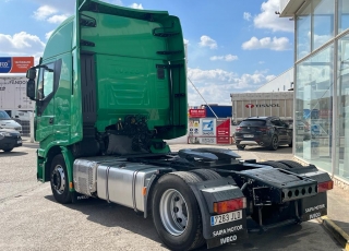 Cabeza tractora IVECO AS440S48TP, 
Hi Way,  Euro6, 
Automática con intarder, 
Del año 2016, 
Con 588.129km.
Neumáticos 385/65R22.5 315/80R22.5  Precio 33.500€+IVA, con tractora reacondicionada y con 12 meses de garantía de cadena cinemática o 750.000km lo que antes ocurra.