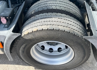 Cabeza tractora IVECO AS440S48TP, 
Hi Way,  Euro6, 
Automática con intarder, 
Del año 2016, 
Con 588.129km.
Neumáticos 385/65R22.5 315/80R22.5  Precio 33.500€+IVA, con tractora reacondicionada y con 12 meses de garantía de cadena cinemática o 750.000km lo que antes ocurra.