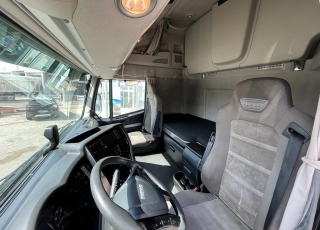 Cabeza tractora IVECO AS440S48TP, 
Hi Way,  Euro6, 
Automática con intarder, 
Del año 2016, 
Con 588.129km.
Neumáticos 385/65R22.5 315/80R22.5  Precio 33.500€+IVA, con tractora reacondicionada y con 12 meses de garantía de cadena cinemática o 750.000km lo que antes ocurra.