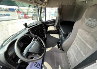Cabeza tractora IVECO AS440S48TP, 
Hi Way,  Euro6, 
Automática con intarder, 
Del año 2016, 
Con 588.129km.
Neumáticos 385/65R22.5 315/80R22.5  Precio 33.500€+IVA, con tractora reacondicionada y con 12 meses de garantía de cadena cinemática o 750.000km lo que antes ocurra.