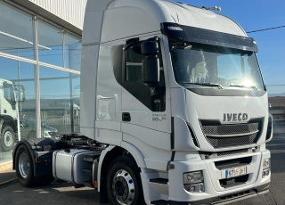 Cabeza tractora IVECO AS440S50TP, 
Hi Way, Euro6, 
Automática con intarder, 
Del año 2015, 
Con 912.793km,
Neumáticos 315/80R22.5 y 315/80R22.5,  Precio 21.500€+IVA,