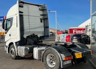 Cabeza tractora IVECO AS440S50TP, 
Hi Way, Euro6, 
Automática con intarder, 
Del año 2015, 
Con 912.793km,
Neumáticos 315/80R22.5 y 315/80R22.5,  Precio 21.500€+IVA,