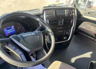 Cabeza tractora IVECO AS440S50TP, 
Hi Way, Euro6, 
Automática con intarder, 
Del año 2015, 
Con 912.793km,
Neumáticos 315/80R22.5 y 315/80R22.5,  Precio 21.500€+IVA,