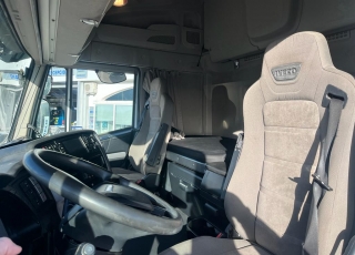 Cabeza tractora IVECO AS440S50TP, 
Hi Way, Euro6, 
Automática con intarder, 
Del año 2015, 
Con 912.793km,
Neumáticos 315/80R22.5 y 315/80R22.5,  Precio 21.500€+IVA,