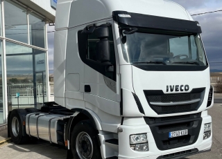 Cabeza tractora IVECO AS440S51TP, 
Hi Way EVO, 
Euro6, 
Automática con intarder, 
Del año 2017, 
Con 690.752km,
Neumáticos 385/65R22.5 y 315/80R22.5,  Precio 39.500€+IVA, con tractora reacondicionada, con garantía xl 12 meses.