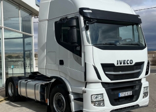 Cabeza tractora IVECO AS440S51TP, 
Hi Way EVO, 
Euro6, 
Automática con intarder, 
Del año 2017, 
Con 690.752km,
Neumáticos 385/65R22.5 y 315/80R22.5,

Precio 39.500€+IVA, con tractora reacondicionada, con garantía xl 12 meses.