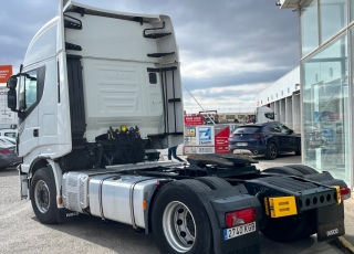 Cabeza tractora IVECO AS440S51TP, 
Hi Way EVO, 
Euro6, 
Automática con intarder, 
Del año 2017, 
Con 690.752km,
Neumáticos 385/65R22.5 y 315/80R22.5,  Precio 39.500€+IVA, con tractora reacondicionada, con garantía xl 12 meses.