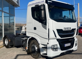 Cabeza tractora IVECO AS440S51TP, 
Hi Way EVO, techo medio
Euro6, 
Automática con intarder, 
Del año 2018, 
Con 460.111km,
Neumáticos 315/80R22.5 y 315/80R22.5,
CON EQUIPO DE HIDRAULICO
 con tractora reacondicionada,