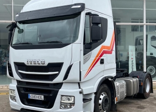 Cabeza tractora IVECO AS440S51TP, 
Hi Way EVO, 
Euro6, 
Automática con intarder, 
Del año 2019, 
Con 464.161km,
Neumáticos 315/80R22.5 y 315/80R22.5,
CON EQUIPO DE HIDRAULICO
 con tractora reacondicionada,