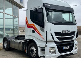 Cabeza tractora IVECO AS440S51TP, 
Hi Way EVO, 
Euro6, 
Automática con intarder, 
Del año 2019, 
Con 464.161km,
Neumáticos 315/80R22.5 y 315/80R22.5,
CON EQUIPO DE HIDRAULICO
 con tractora reacondicionada,