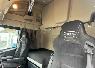 Cabeza tractora IVECO AS440S51TP, 
Hi Way EVO, 
Euro6, 
Automática con intarder, 
Del año 2019, 
Con 464.161km,
Neumáticos 315/80R22.5 y 315/80R22.5,
CON EQUIPO DE HIDRAULICO
 con tractora reacondicionada,