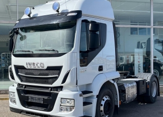 Cabeza tractora IVECO AT440S42TP, 
Hi Road,  Euro6, 
Automática con intarder, 
Del año 2015, 
Con 569.231km.
Neumáticos 315/80R22.5 CON EQUIPO DE HIDRAULICO Y LLANTAS DE ALUMINIO  Precio 27.900€+IVA, con tractora reacondicionada