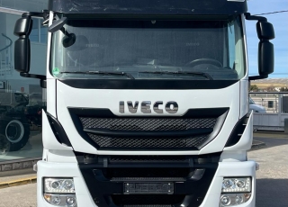 Cabeza tractora IVECO AT440S42TP, 
Hi Road,  Euro6, 
Automática con intarder, 
Del año 2015, 
Con 569.231km.
Neumáticos 315/80R22.5 CON EQUIPO DE HIDRAULICO Y LLANTAS DE ALUMINIO  Precio 27.900€+IVA, con tractora reacondicionada