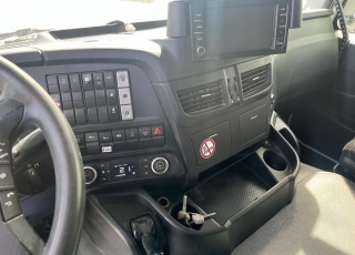 Cabeza tractora IVECO AT440S42TP, 
Hi Road,  Euro6, 
Automática con intarder, 
Del año 2015, 
Con 569.231km.
Neumáticos 315/80R22.5 CON EQUIPO DE HIDRAULICO Y LLANTAS DE ALUMINIO  Precio 27.900€+IVA, con tractora reacondicionada