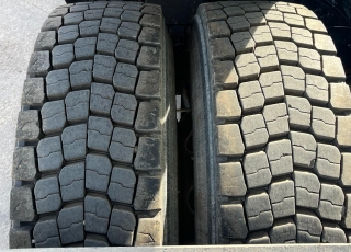 Cabeza tractora IVECO AT440S42TP, 
Hi Road,  Euro6, 
Automática con intarder, 
Del año 2015, 
Con 569.231km.
Neumáticos 315/80R22.5 CON EQUIPO DE HIDRAULICO Y LLANTAS DE ALUMINIO  Precio 27.900€+IVA, con tractora reacondicionada