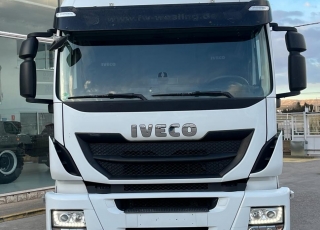 Cabeza tractora IVECO AT440S42TP, 
Hi Road,  Euro6, 
Automática con intarder, 
Del año 2015, 
Con 568.894km.
Neumáticos 315/80R22.5 CON EQUIPO DE HIDRAULICO Y LLANTAS DE ALUMINIO  Precio 27.000€+IVA, con tractora reacondicionada