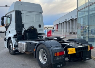 Cabeza tractora IVECO AT440S42TP, 
Hi Road,  Euro6, 
Automática con intarder, 
Del año 2015, 
Con 568.894km.
Neumáticos 315/80R22.5 CON EQUIPO DE HIDRAULICO Y LLANTAS DE ALUMINIO  Precio 27.000€+IVA, con tractora reacondicionada