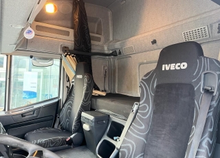 Cabeza tractora IVECO AT440S42TP, 
Hi Road,  Euro6, 
Automática con intarder, 
Del año 2015, 
Con 568.894km.
Neumáticos 315/80R22.5 CON EQUIPO DE HIDRAULICO Y LLANTAS DE ALUMINIO  Precio 27.000€+IVA, con tractora reacondicionada