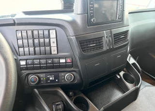 Cabeza tractora IVECO AT440S42TP, 
Hi Road,  Euro6, 
Automática con intarder, 
Del año 2015, 
Con 568.894km.
Neumáticos 315/80R22.5 CON EQUIPO DE HIDRAULICO Y LLANTAS DE ALUMINIO  Precio 27.000€+IVA, con tractora reacondicionada