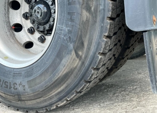 Cabeza tractora IVECO AT440S42TP, 
Hi Road,  Euro6, 
Automática con intarder, 
Del año 2015, 
Con 568.894km.
Neumáticos 315/80R22.5 CON EQUIPO DE HIDRAULICO Y LLANTAS DE ALUMINIO  Precio 27.000€+IVA, con tractora reacondicionada