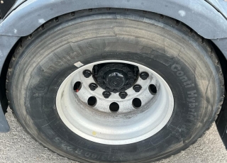 Cabeza tractora IVECO AT440S42TP, 
Hi Road,  Euro6, 
Automática con intarder, 
Del año 2015, 
Con 568.894km.
Neumáticos 315/80R22.5 CON EQUIPO DE HIDRAULICO Y LLANTAS DE ALUMINIO  Precio 27.000€+IVA, con tractora reacondicionada