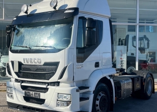 Cabeza tractora IVECO AT440S42TP, 
Hi Road,  Euro6, 
Automática con intarder, 
Del año 2016, 
Con 549.565km.
Neumáticos 315/80R22.5 CON EQUIPO DE HIDRAULICO Y LLANTAS DE ALUMINIO

Precio 29.500€+IVA, con tractora reacondicionada