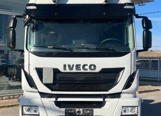 Cabeza tractora IVECO AT440S42TP, 
Hi Road,  Euro6, 
Automática con intarder, 
Del año 2016, 
Con 549.565km.
Neumáticos 315/80R22.5 CON EQUIPO DE HIDRAULICO Y LLANTAS DE ALUMINIO  Precio 29.500€+IVA, con tractora reacondicionada