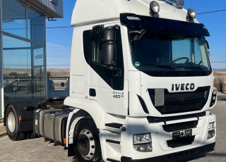 Cabeza tractora IVECO AT440S42TP, 
Hi Road,  Euro6, 
Automática con intarder, 
Del año 2016, 
Con 549.565km.
Neumáticos 315/80R22.5 CON EQUIPO DE HIDRAULICO Y LLANTAS DE ALUMINIO  Precio 29.500€+IVA, con tractora reacondicionada