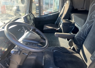 Cabeza tractora IVECO AT440S42TP, 
Hi Road,  Euro6, 
Automática con intarder, 
Del año 2016, 
Con 549.565km.
Neumáticos 315/80R22.5 CON EQUIPO DE HIDRAULICO Y LLANTAS DE ALUMINIO  Precio 29.500€+IVA, con tractora reacondicionada