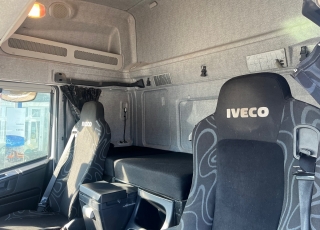 Cabeza tractora IVECO AT440S42TP, 
Hi Road,  Euro6, 
Automática con intarder, 
Del año 2016, 
Con 549.565km.
Neumáticos 315/80R22.5 CON EQUIPO DE HIDRAULICO Y LLANTAS DE ALUMINIO  Precio 29.500€+IVA, con tractora reacondicionada