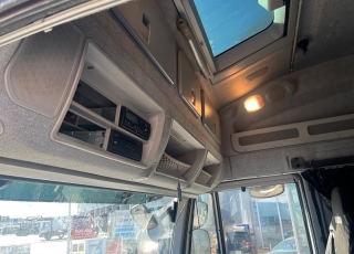Cabeza tractora IVECO AT440S42TP, 
Hi Road,  Euro6, 
Automática con intarder, 
Del año 2016, 
Con 549.565km.
Neumáticos 315/80R22.5 CON EQUIPO DE HIDRAULICO Y LLANTAS DE ALUMINIO  Precio 29.500€+IVA, con tractora reacondicionada