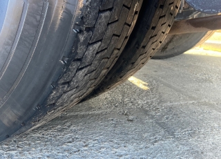 Cabeza tractora IVECO AT440S42TP, 
Hi Road,  Euro6, 
Automática con intarder, 
Del año 2016, 
Con 551.091km.
Neumáticos 315/80R22.5 CON EQUIPO DE HIDRAULICO Y LLANTAS DE ALUMINIO  Precio 27.900€+IVA, con tractora reacondicionada
