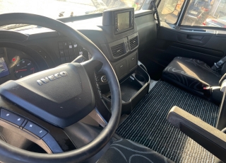 Cabeza tractora IVECO AT440S42TP, 
Hi Road,  Euro6, 
Automática con intarder, 
Del año 2016, 
Con 551.091km.
Neumáticos 315/80R22.5 CON EQUIPO DE HIDRAULICO Y LLANTAS DE ALUMINIO  Precio 27.900€+IVA, con tractora reacondicionada