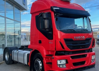 Cabeza tractora IVECO AT440S46TP, 
Hi Road,  Euro6, 
Automática con intarder, 
Del año 2016, 
Con 508.748km.
Neumáticos 315/80R22.5  Precio 34.000€+IVA, con tractora reacondicionada SIN garantía.