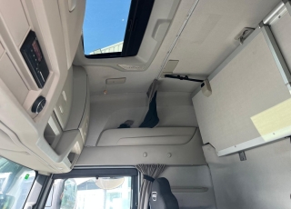 Tractor unit IVECO AS440S51TP S-WAY