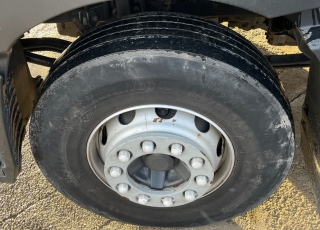 Cabeza tractora,
 RENAULT C430, 
automática, 
de 2014, 
con 659.986km,
Con neumáticos 315/80R22.5  Precio 26.500€ reacondicionada, sin garantía, homologada en España.