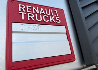 Cabeza tractora,
 RENAULT C430, 
automática, 
de 2014, 
con 659.986km,
Con neumáticos 315/80R22.5  Precio 26.500€ reacondicionada, sin garantía, homologada en España.