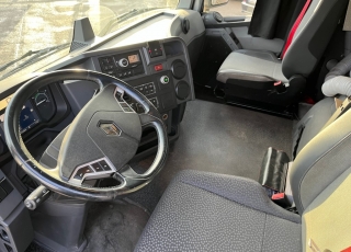 Cabeza tractora,
 RENAULT C430, 
automática, 
de 2014, 
con 659.986km,
Con neumáticos 315/80R22.5  Precio 26.500€ reacondicionada, sin garantía, homologada en España.