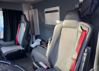 Cabeza tractora,
 RENAULT C430, 
automática, 
de 2014, 
con 659.986km,
Con neumáticos 315/80R22.5  Precio 26.500€ reacondicionada, sin garantía, homologada en España.
