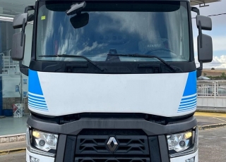 Cabeza tractora,
 RENAULT T460, 
automática  con  retarder y equipo de hidraulico
de 2015, 
con 925.714km,
Con neumáticos 315/80R22.5  Precio 19.500€ reacondicionada