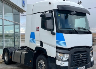 Cabeza tractora,
 RENAULT T460, 
automática  con  retarder y equipo de hidraulico
de 2015, 
con 925.714km,
Con neumáticos 315/80R22.5  Precio 19.500€ reacondicionada